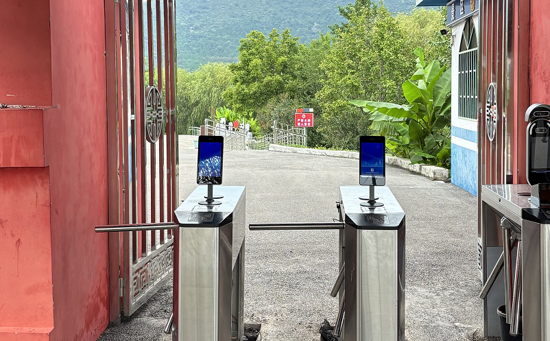 景区票务系统定制开发难？鼎点注册源头厂家提供深度业务适配